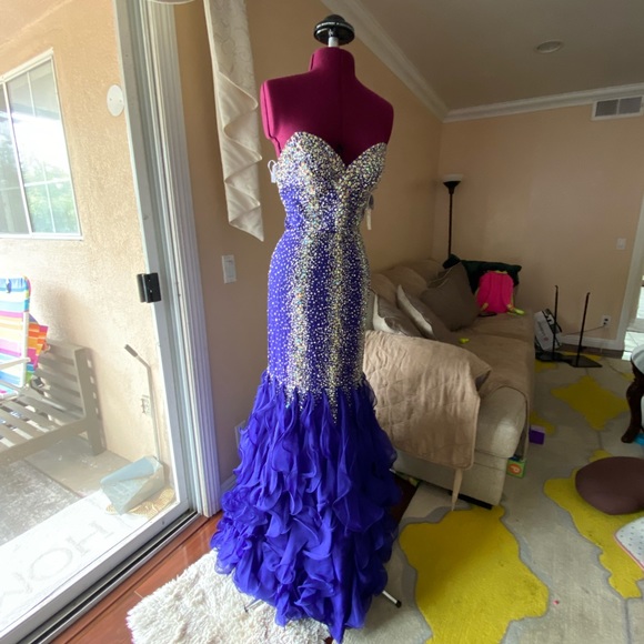 Brand new Prom Dress - Picture 2 of 7